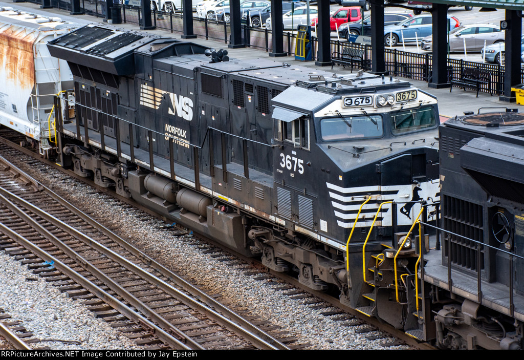 NS 3675 trails on V70